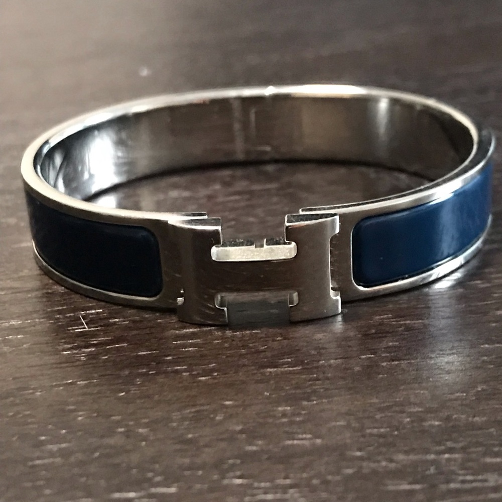 Hermès thin navy bracelet Barely Worn!